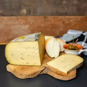Farmársky syr s hľúzovkou